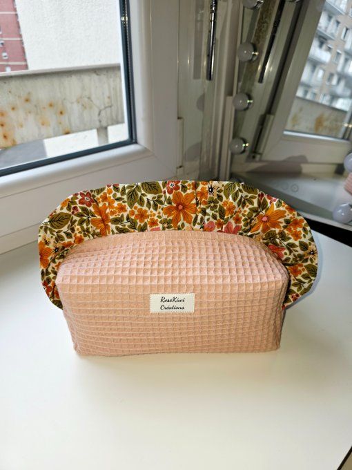 Trousse de toilette en nid d’abeille et froufrou 