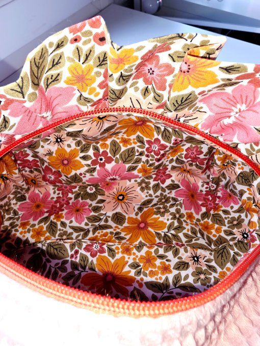 Trousse de toilette en nid d’abeille et froufrou 