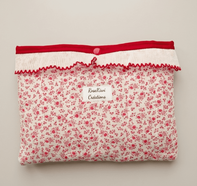 Pochette à livre molletonnée fleurie rouge et blanc