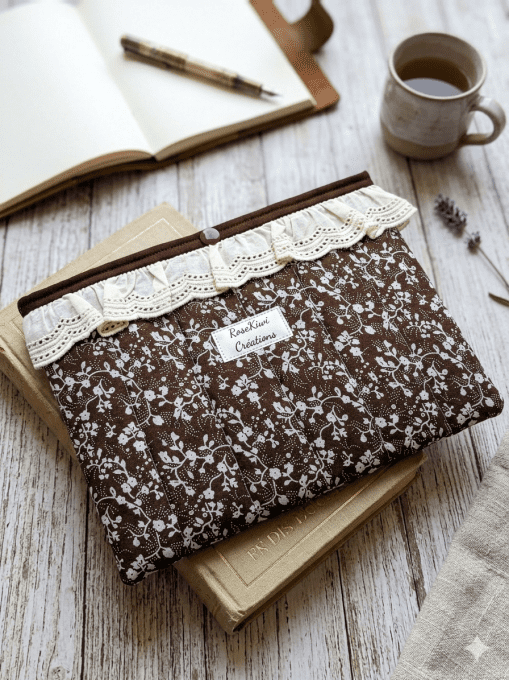 Pochette à livres fleuris marron chocolat