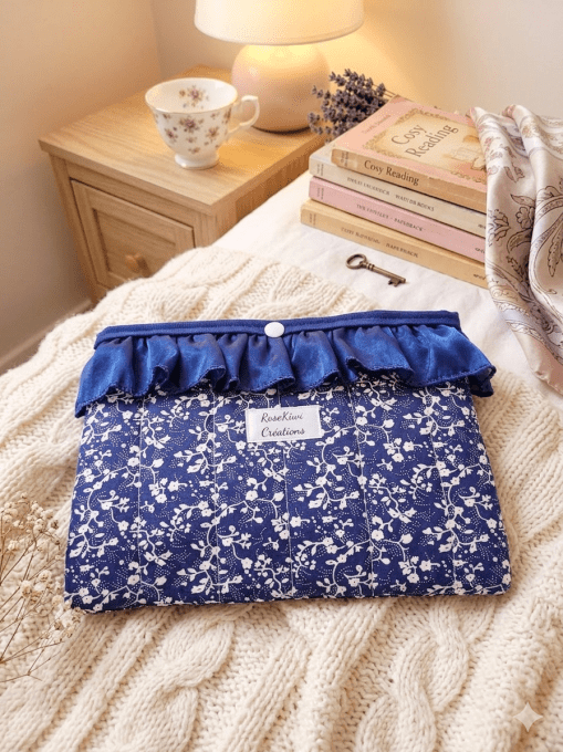 Pochette à livre bleue et blanche