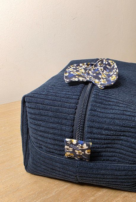 Maxi trousse de toilette en velours côtelé