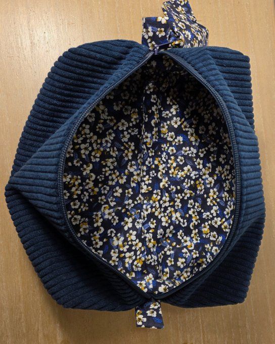 Maxi trousse de toilette en velours côtelé